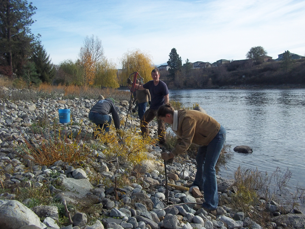 The Spokane River Forum and Spokane Riverkeeper are making volunteering for the river easy and fun!!